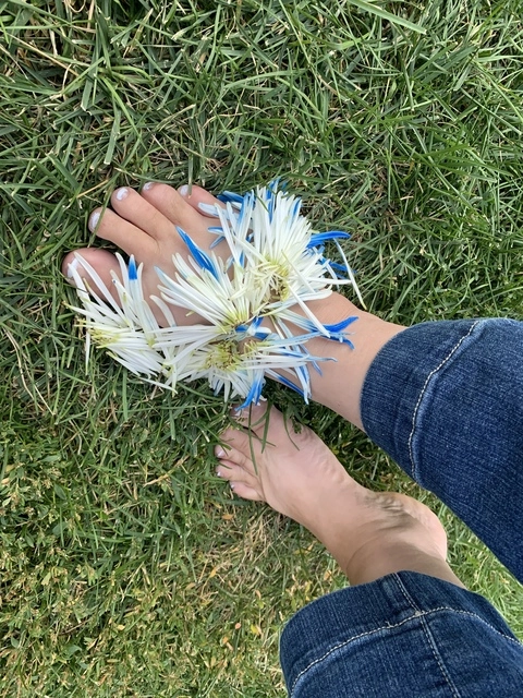 Grandmas-Feet OnlyFans Picture