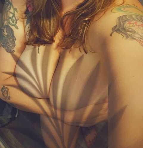 tattooedtravelerteagan OnlyFans Picture