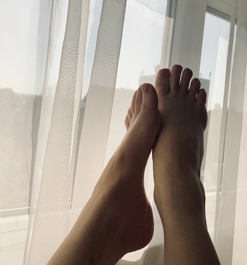 Isisfeet02