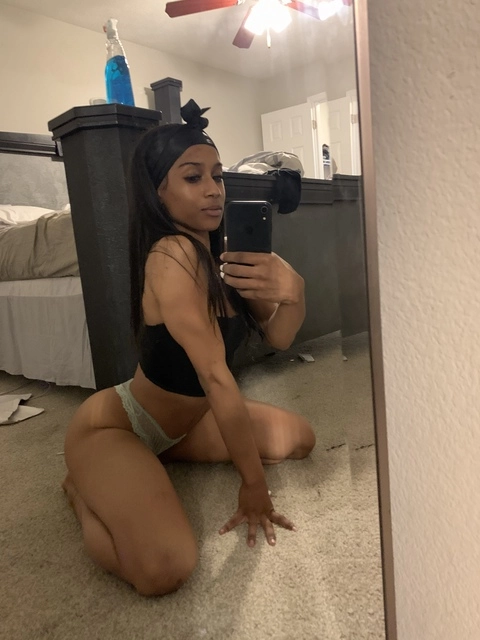Spicy Mami Shay OnlyFans Picture