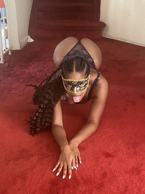 GoldenMasquerade OnlyFans Picture