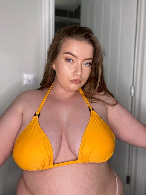 Chloe🤍 OnlyFans Picture