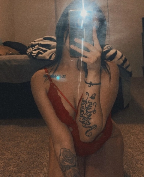 Selenas OnlyFans Picture