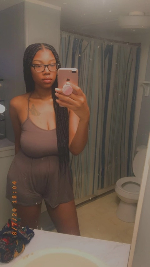 Kadeidre Thomas OnlyFans Picture