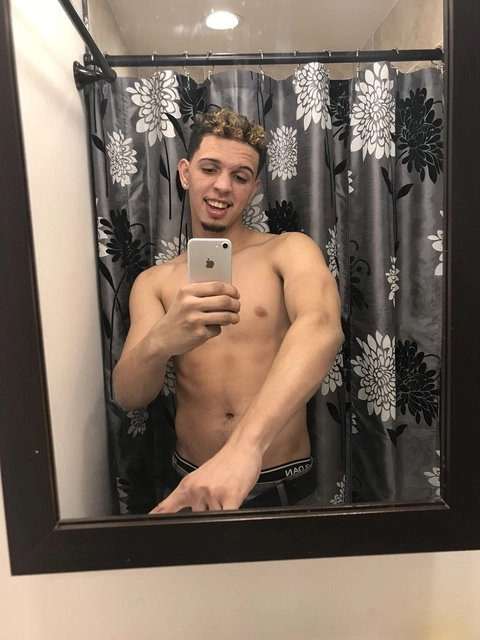 Yenderson OnlyFans Picture