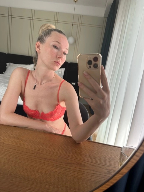 Dominatrix Virginia Nox OnlyFans Picture