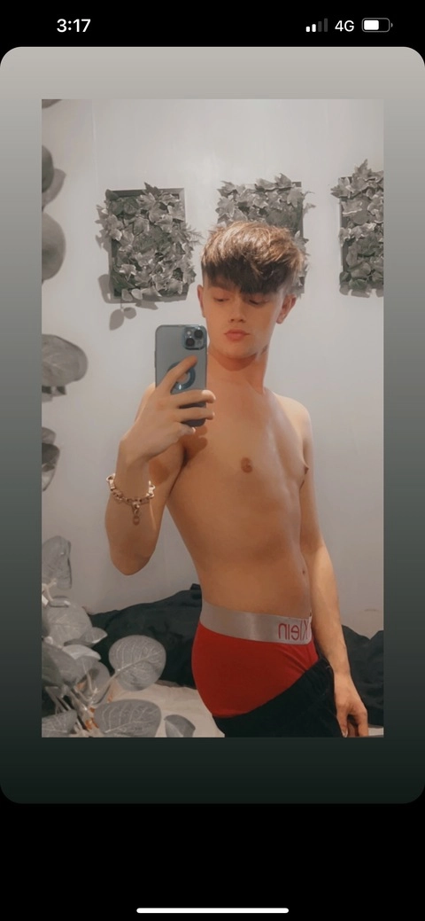 Twink Chav Lad 😈 OnlyFans Picture