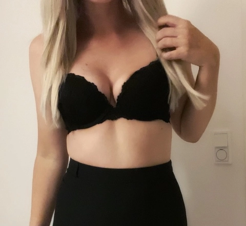 Caroline OnlyFans Picture