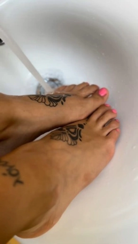 Hippie feet OnlyFans Picture