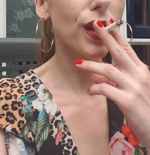 Smokingmomfree OnlyFans Picture