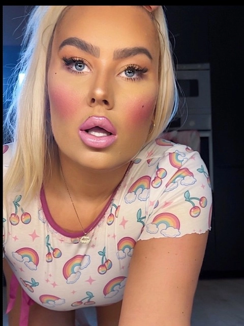 Blondiemakeupdoll