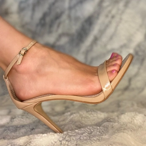 Ms. Cute Toes OnlyFans Picture