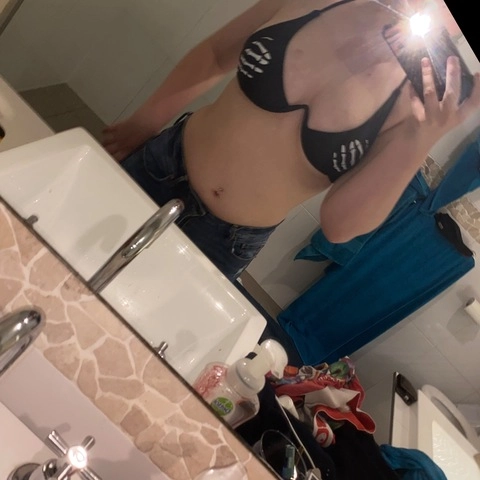 20 B!tch OnlyFans Picture