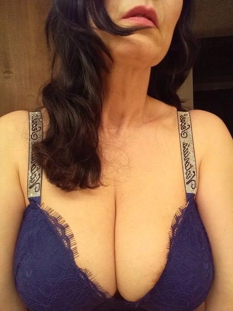 Myra the sexy Milf OnlyFans Picture