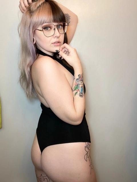 ThatWeirdGirlAutumnFree OnlyFans Picture