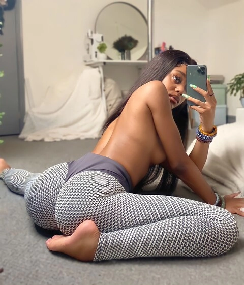 elastic ebony OnlyFans Picture