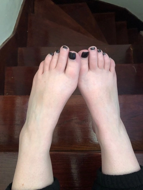 Ghosty Toes