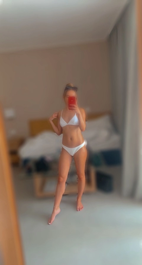 petite goddess 👑 OnlyFans Picture