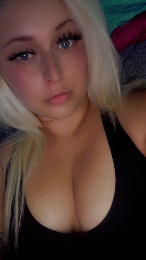 BondedBlondiiiee OnlyFans Picture