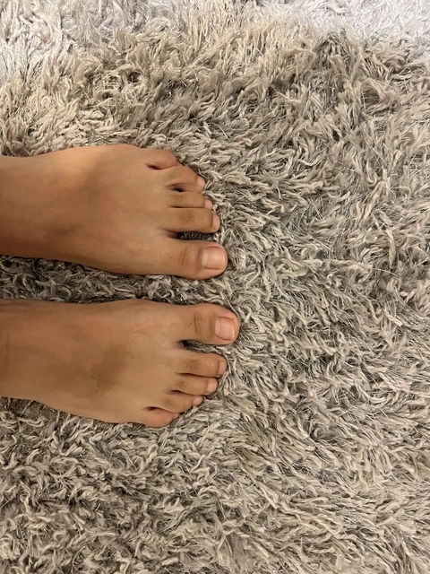 Two feet OnlyFans Picture