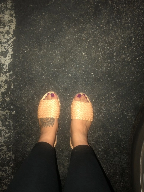 Pretty Feet OnlyFans Picture