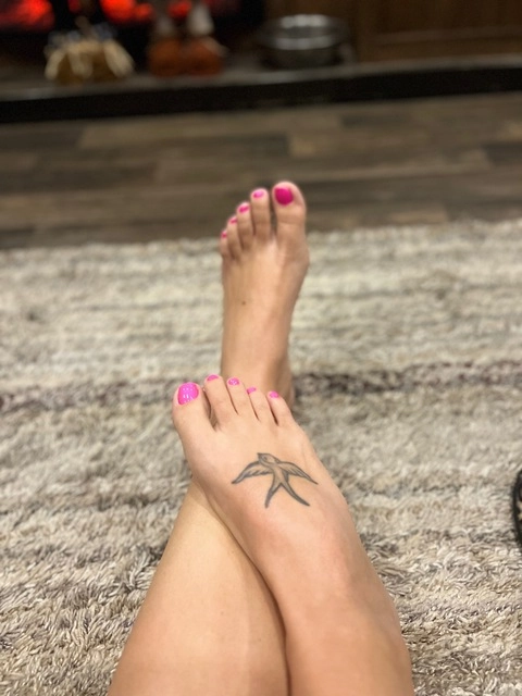 KT2ClassyFeet4You OnlyFans Picture