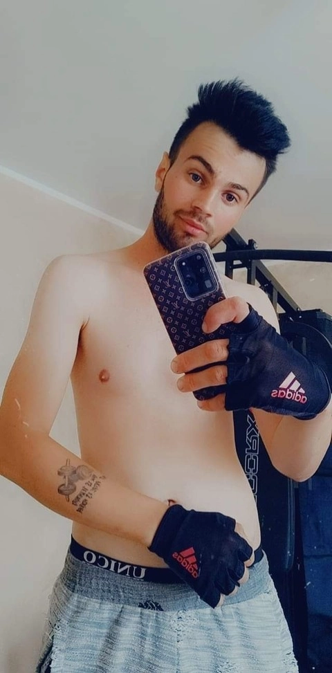 Adrian Adi OnlyFans Picture