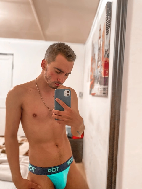 Víctor Bustamante OnlyFans Picture