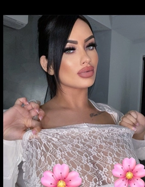 👄ALARAH'S WORLD 🫦 OnlyFans Picture