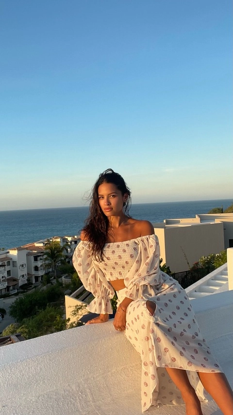Rocsi’s Feet OnlyFans Picture