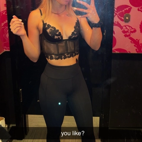 Ashley? OnlyFans Picture