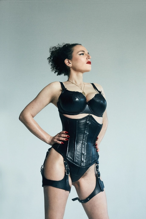 Dominatrix Femdom Mistress Blunt OnlyFans Picture