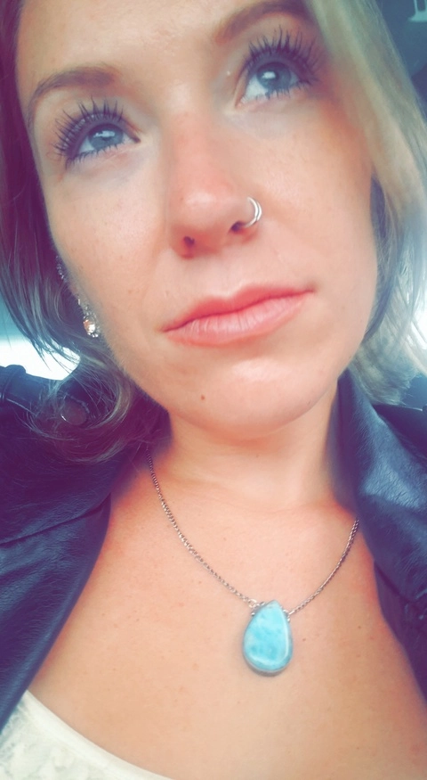 No MakEuP on the MoUnTaIn OnlyFans Picture