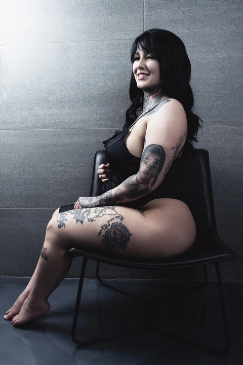 Curvy inked | Cyndie fox | Free