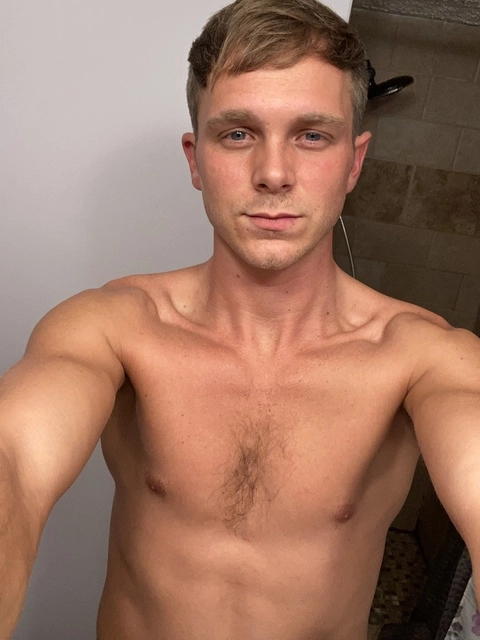 Theo Macaroy OnlyFans Picture