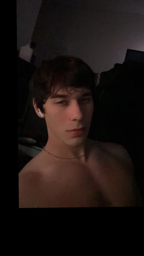 Brandon Rowland OnlyFans Picture