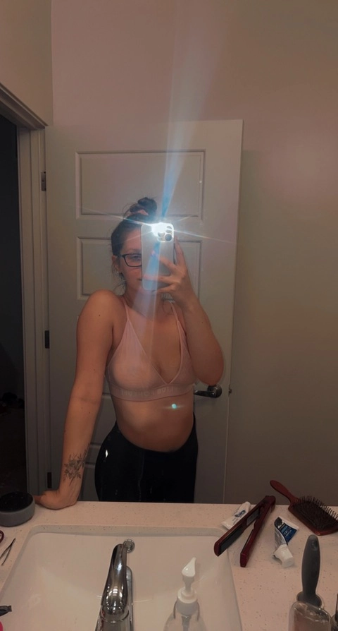 Alliyah OnlyFans Picture