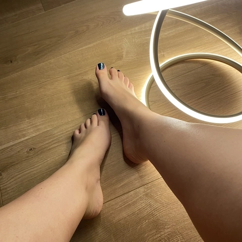 Kara’s feet OnlyFans Picture