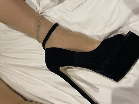 Nylon Amateur OnlyFans Picture