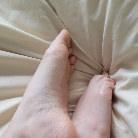 Feet by Anna