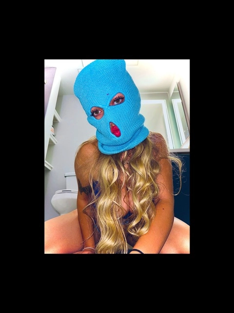 A.K.A SKI MASK BLONDIE💗