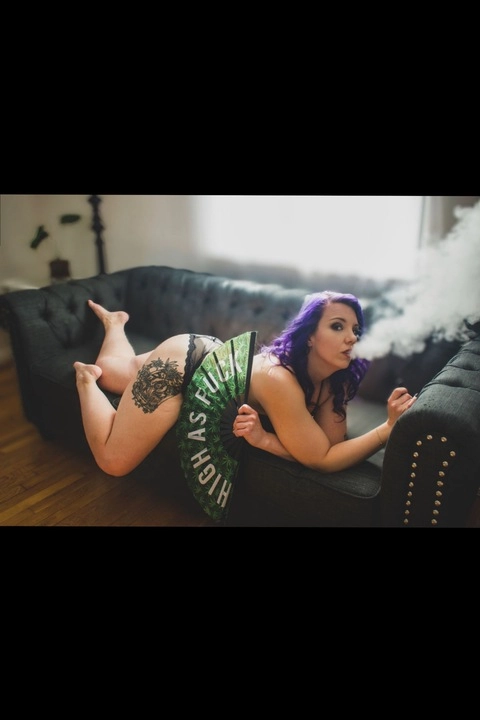 Adhd_smokeGoddess OnlyFans Picture