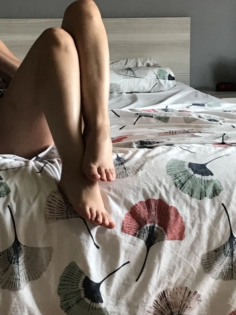 Pinkie feet 🦶🏼 🌸 OnlyFans Picture
