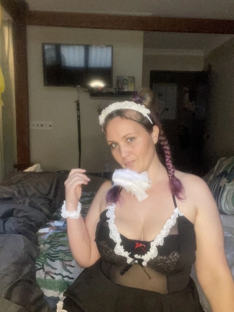 extraxxxHOUSEWIFE OnlyFans Picture