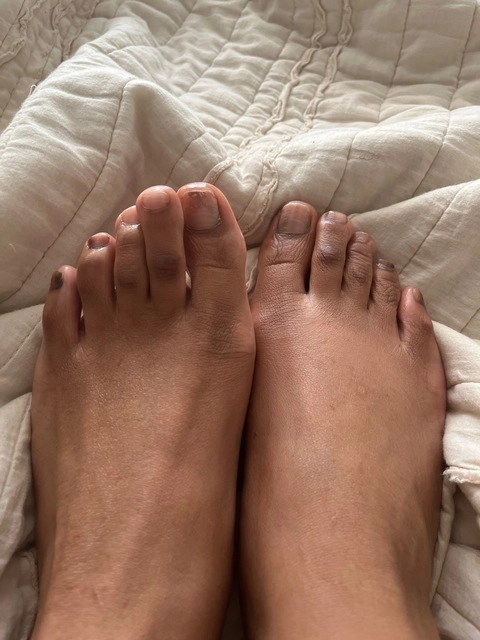 A Real Girl’s Toes