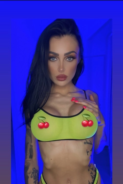 Selina Fox OnlyFans Picture