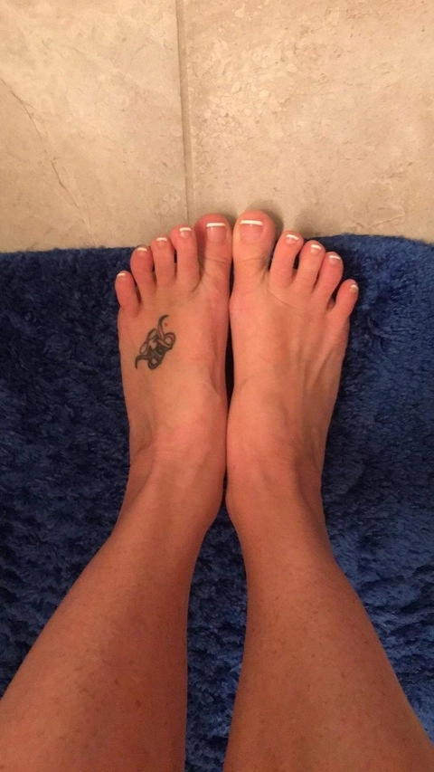 HappyFeet0218 OnlyFans Picture