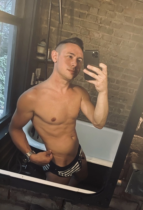 Adam Taylor XXX OnlyFans Picture