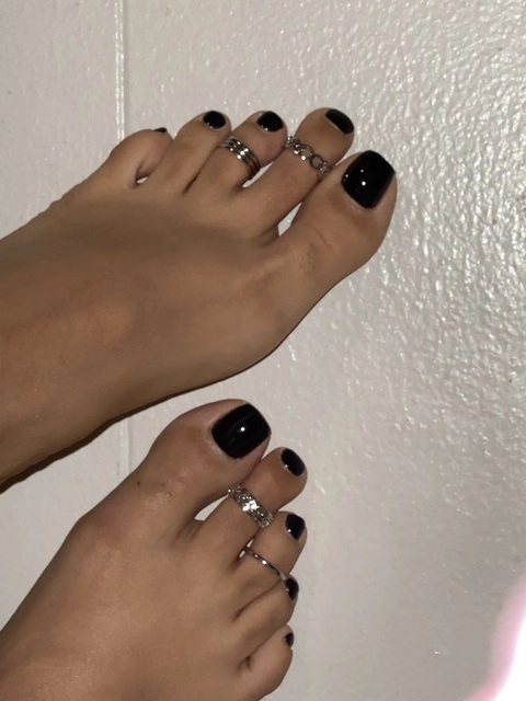 Pretty feet