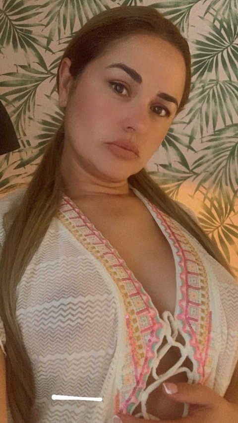 Angie Tres OnlyFans Picture